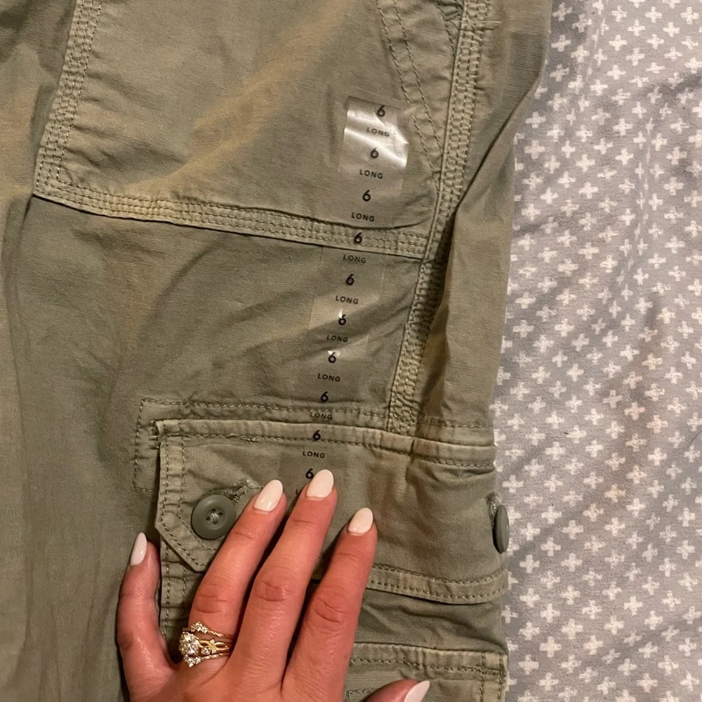 American Eagle Outfitters Baggy Green Cargo Joggers - Picture 3 of 6